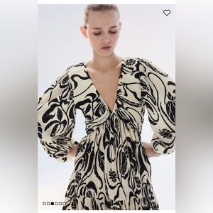 H&M Plisse Dress - balloon sleeve v-neck